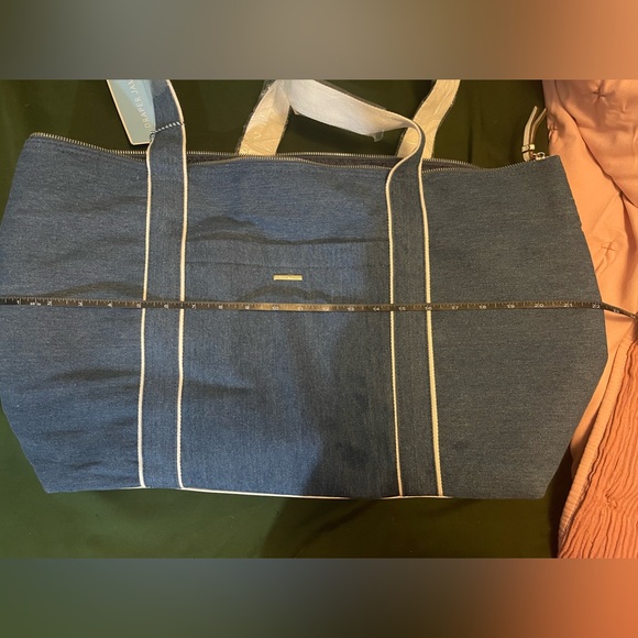NWT Draper James Chambray Savannah Duffle Bag - Picture 3 of 9